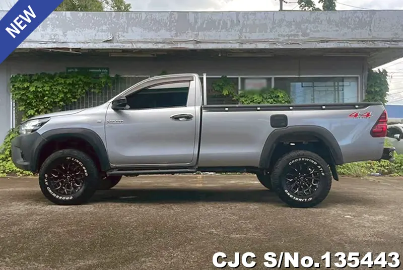 Toyota Hilux in Gray for Sale Image 3