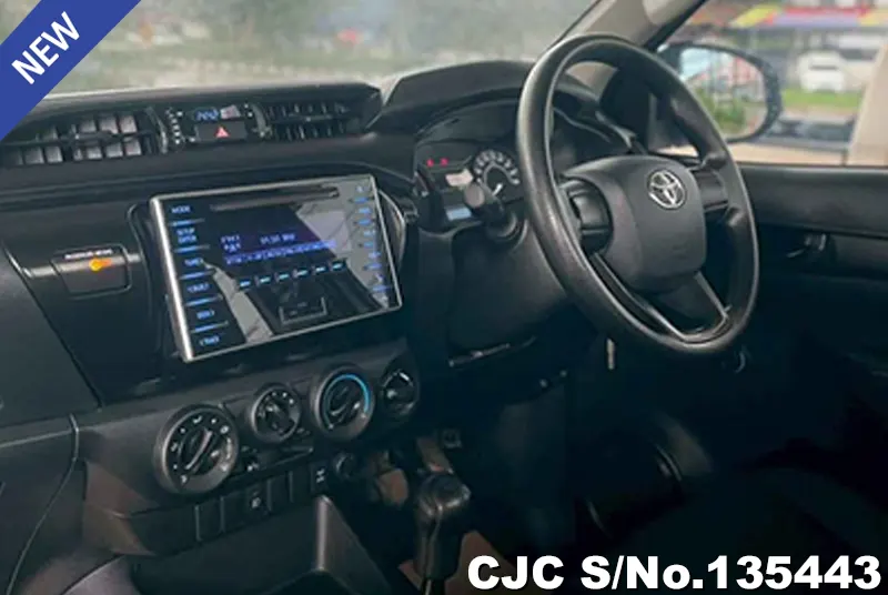 2017 Toyota / Hilux / Revo Stock No. 135443