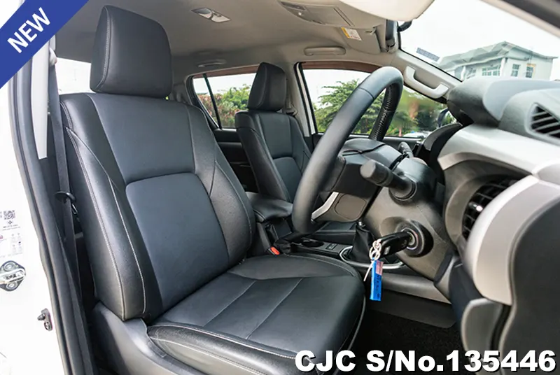 Toyota Hilux in White for Sale Image 9