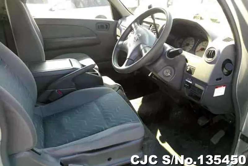 2003 Nissan / Caravan Stock No. 135450