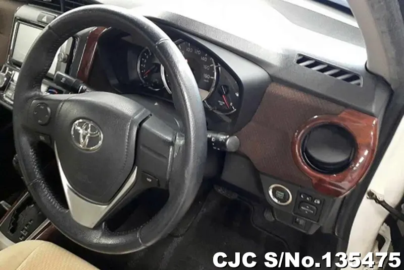 2013 Toyota / Corolla Axio Stock No. 135475