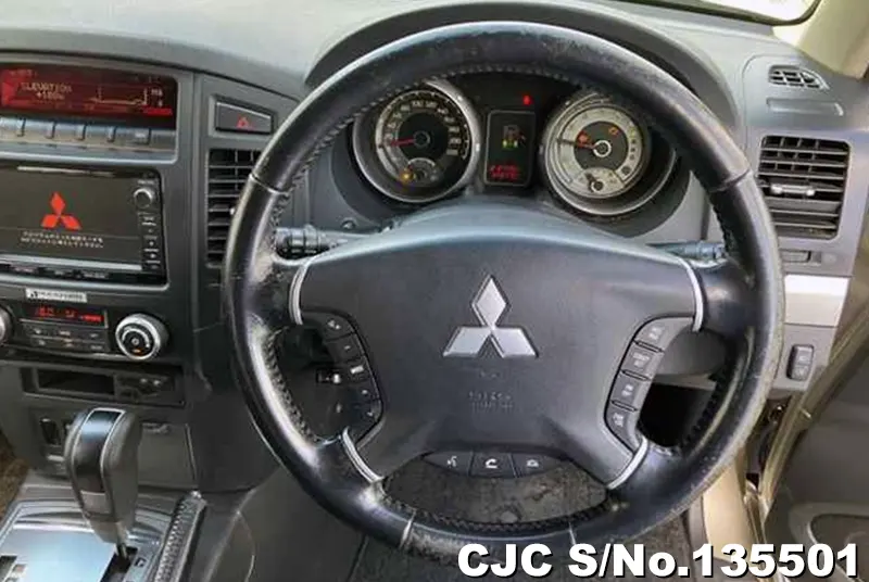 2013 Mitsubishi / Pajero Stock No. 135501