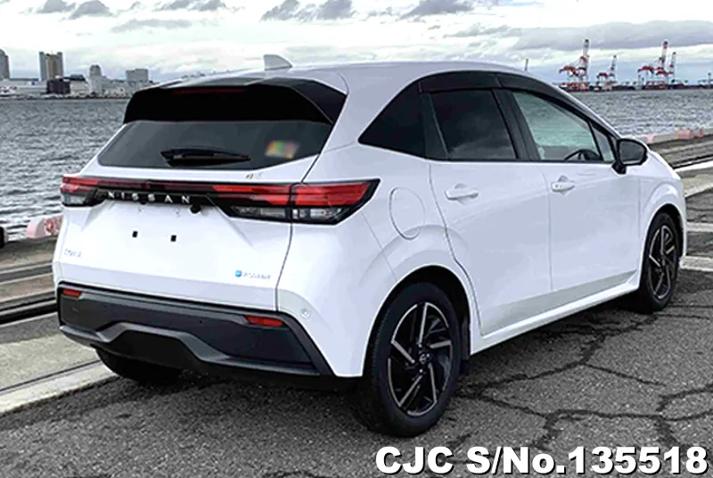 Nissan Note in Pearl White for Sale Image 2