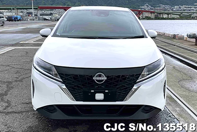 Nissan Note in Pearl White for Sale Image 4