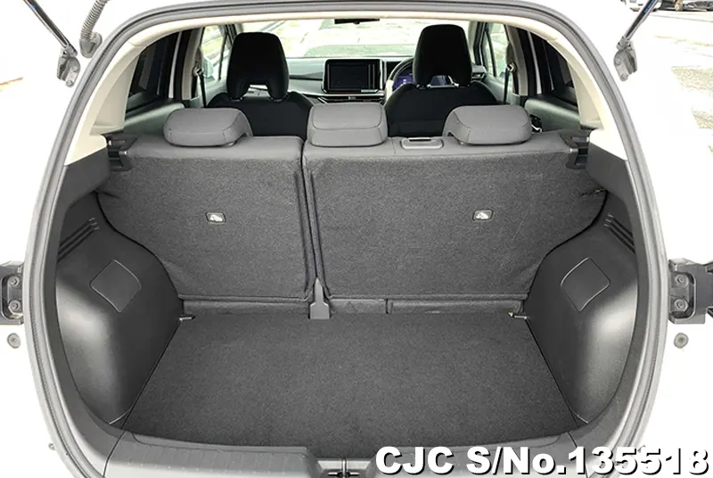 Nissan Note in Pearl White for Sale Image 8