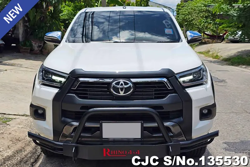 Toyota Hilux in White for Sale Image 4
