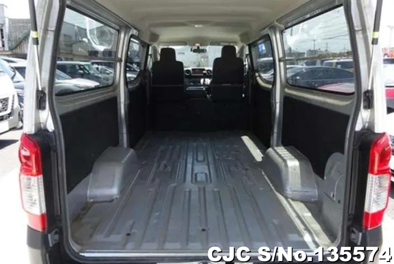 2021 Nissan / Caravan Stock No. 135574