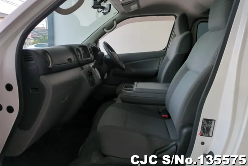 2018 Nissan / Caravan Stock No. 135575