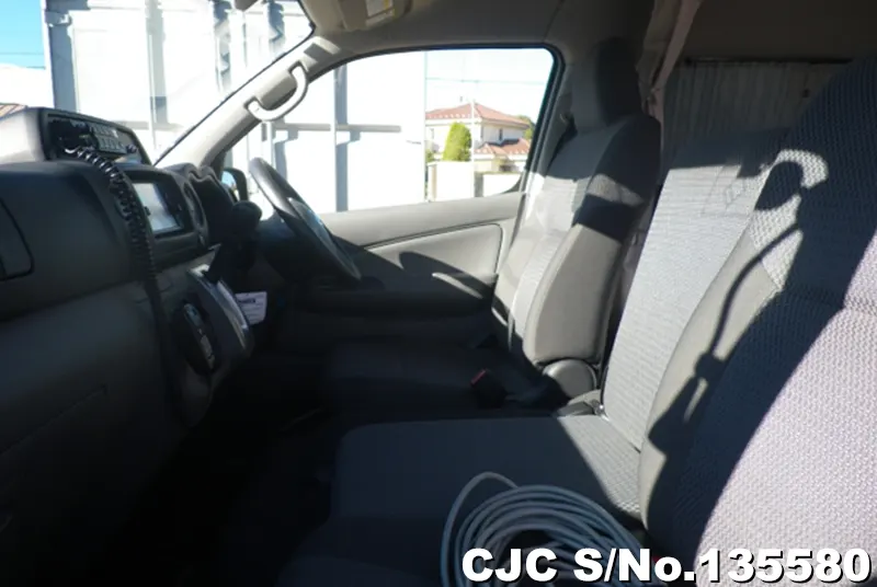 2017 Nissan / Caravan Stock No. 135580