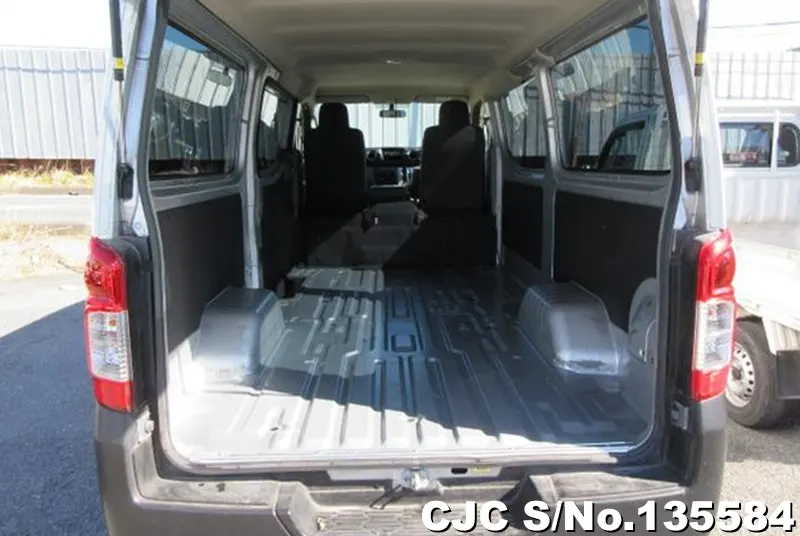 2017 Nissan /  Stock No. 135584