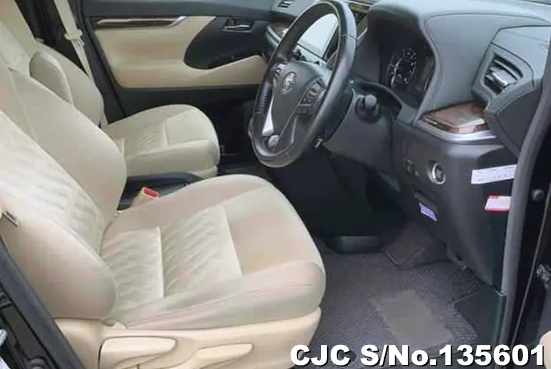 2020 Toyota / Alphard Stock No. 135601