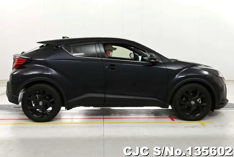 2022 Toyota / C-HR Stock No. 135602