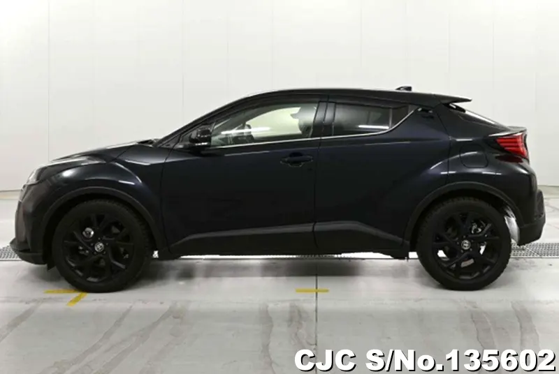 2022 Toyota / C-HR Stock No. 135602
