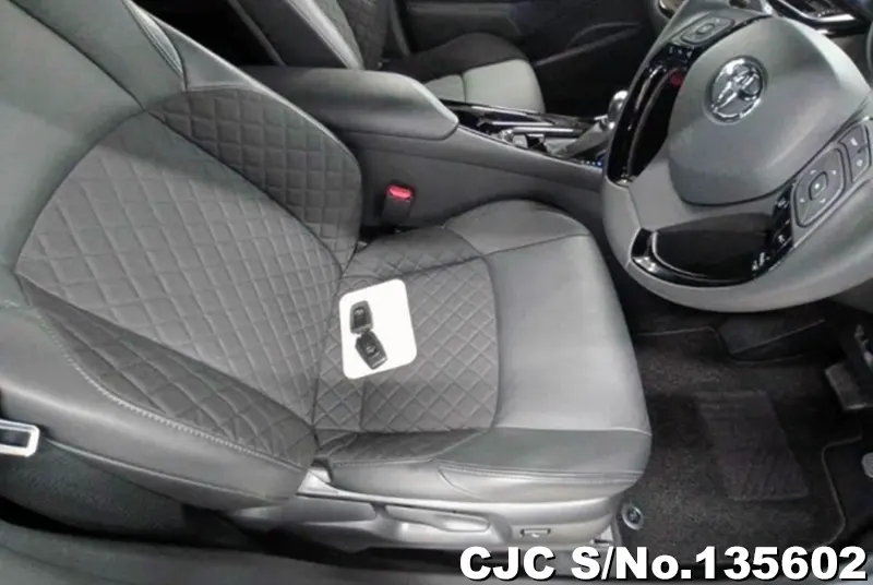 2022 Toyota / C-HR Stock No. 135602