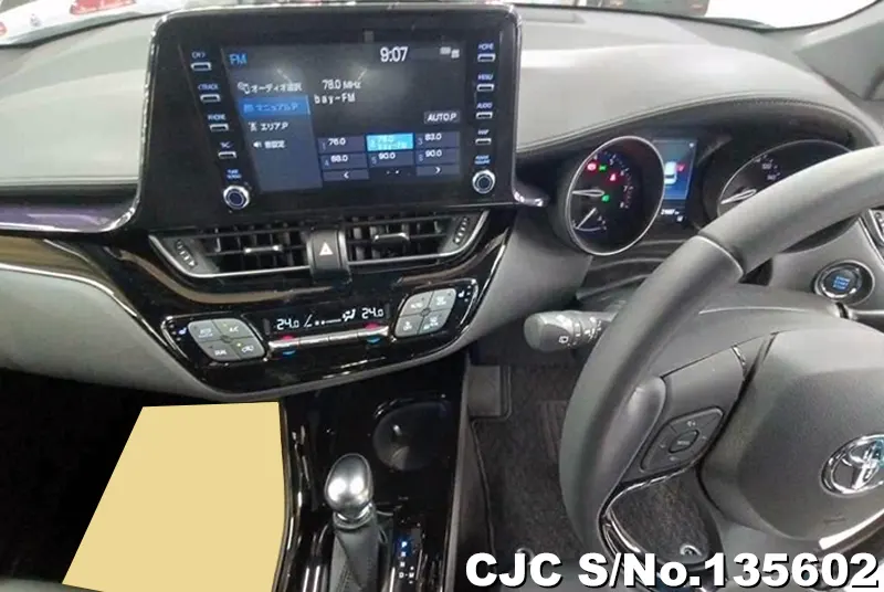 2022 Toyota / C-HR Stock No. 135602