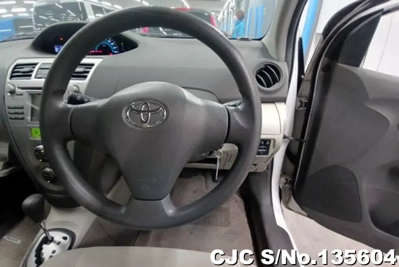 2009 Toyota / Belta Stock No. 135604