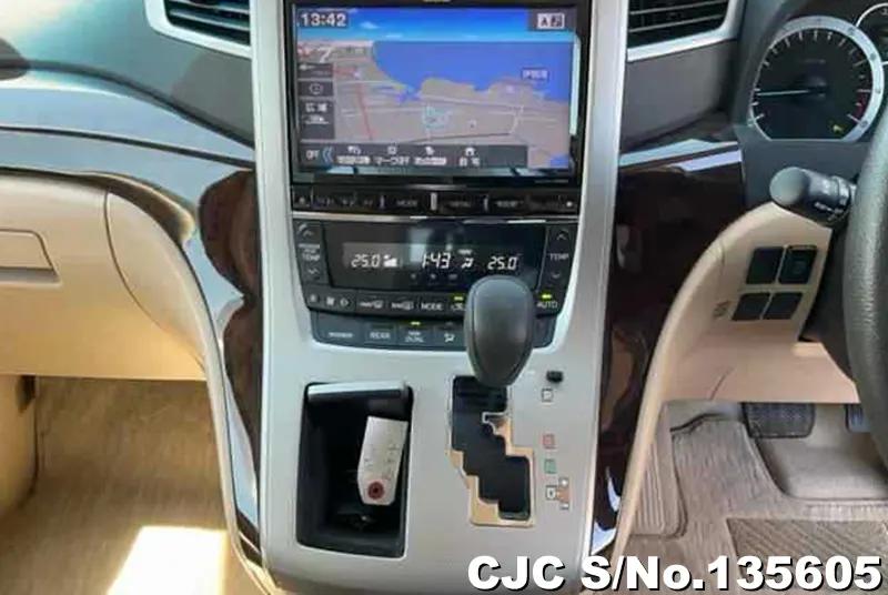 2014 Toyota / Alphard Stock No. 135605