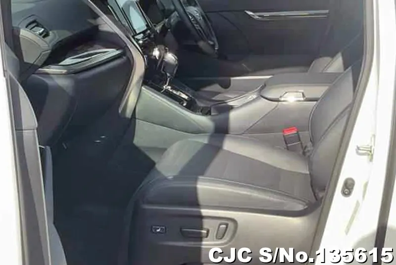 2023 Toyota / Alphard Stock No. 135615