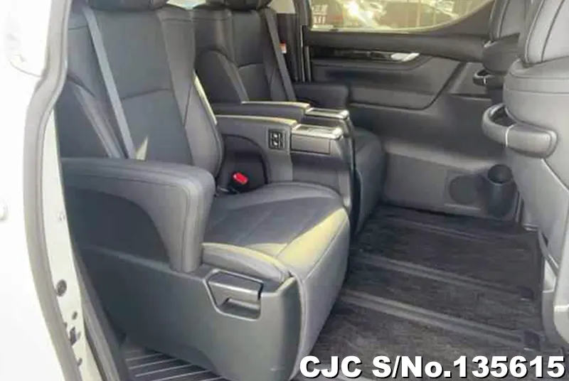 2023 Toyota / Alphard Stock No. 135615