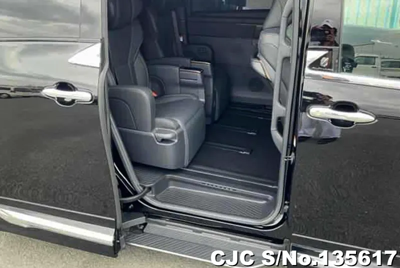 2025 Toyota / Alphard Stock No. 135617