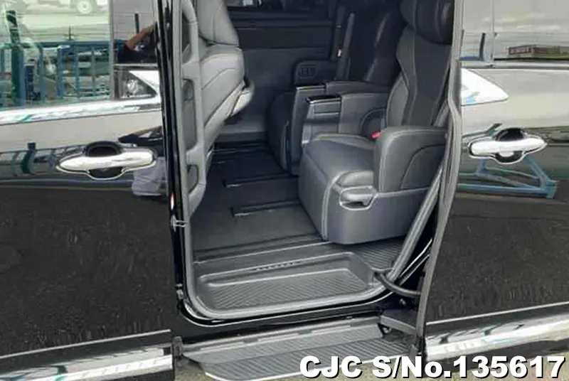 2025 Toyota / Alphard Stock No. 135617