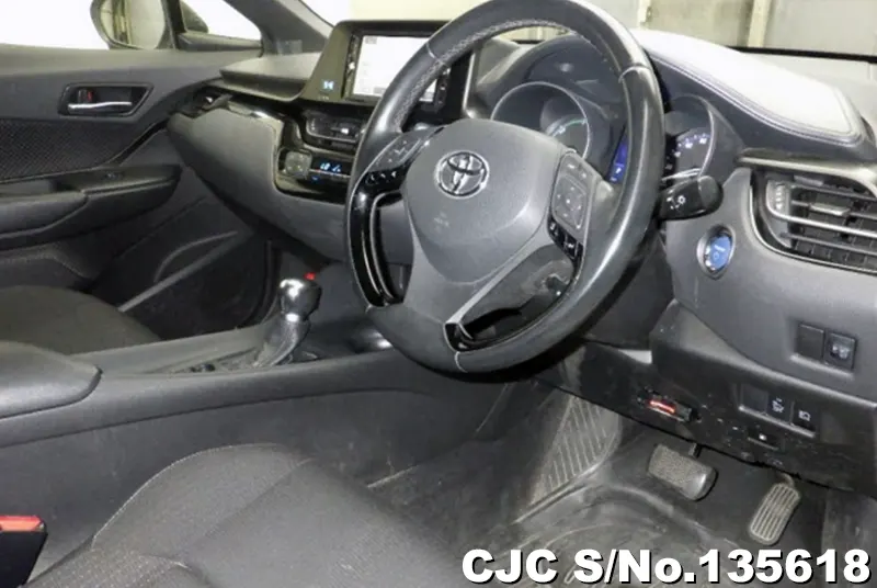 2017 Toyota / C-HR Stock No. 135618