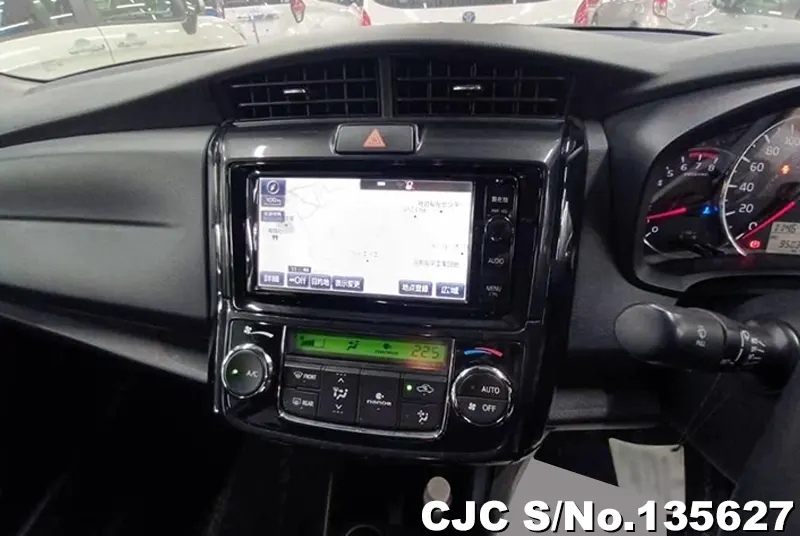 2016 Toyota / Corolla Axio Stock No. 135627