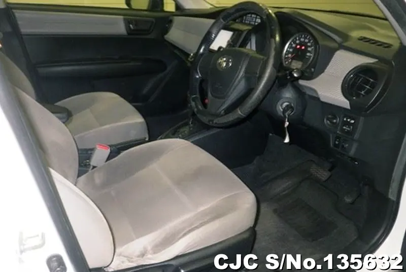 2013 Toyota / Corolla Axio Stock No. 135632
