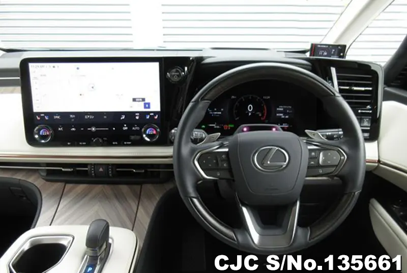 2025 Lexus / LM500h Stock No. 135661
