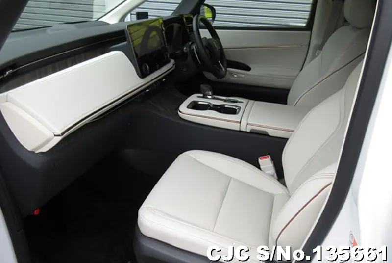 2025 Lexus / LM500h Stock No. 135661
