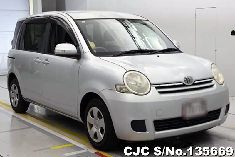 2010 Toyota / Sienta Stock No. 135669