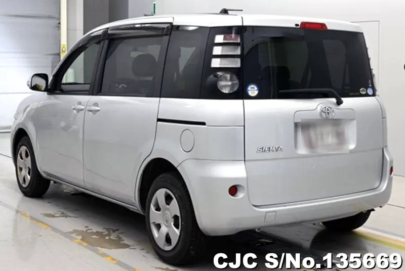 2010 Toyota / Sienta Stock No. 135669