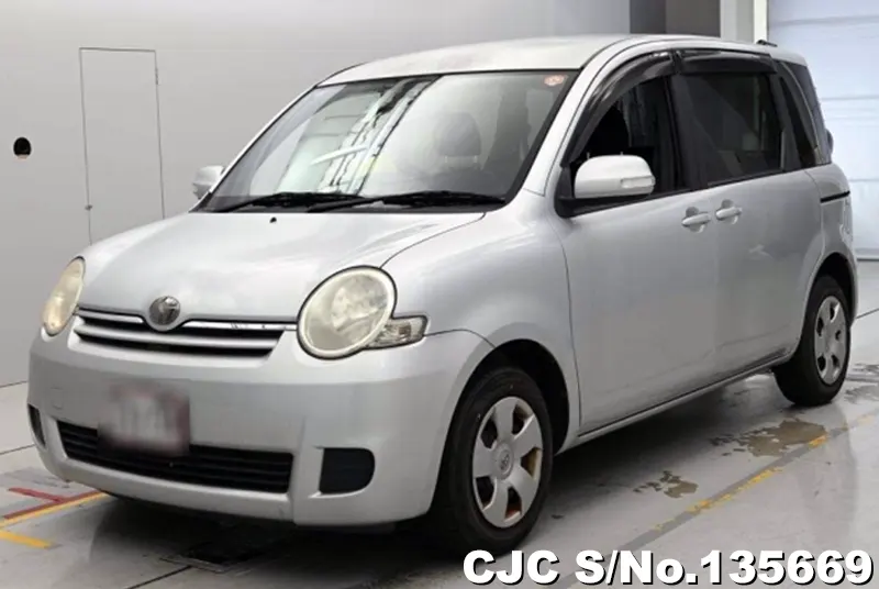 2010 Toyota / Sienta Stock No. 135669