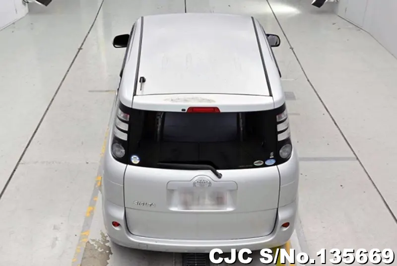 2010 Toyota / Sienta Stock No. 135669