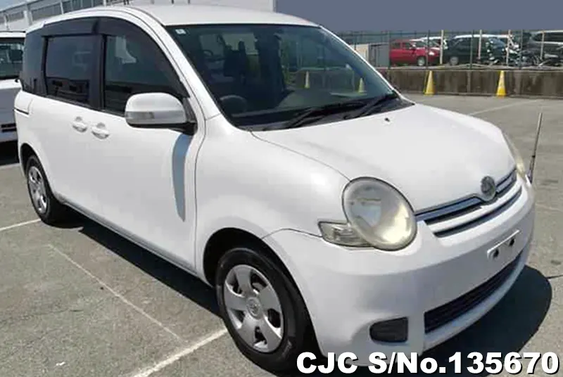 2010 Toyota / Sienta Stock No. 135670