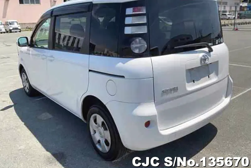 2010 Toyota / Sienta Stock No. 135670