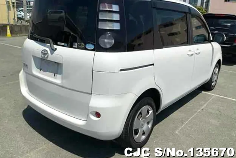 2010 Toyota / Sienta Stock No. 135670