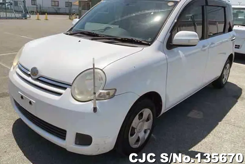 2010 Toyota / Sienta Stock No. 135670