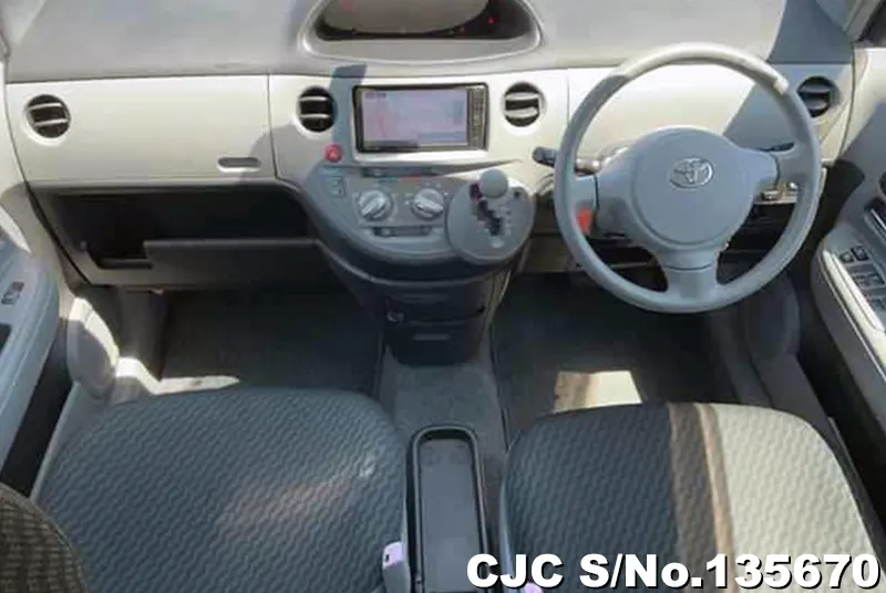 2010 Toyota / Sienta Stock No. 135670