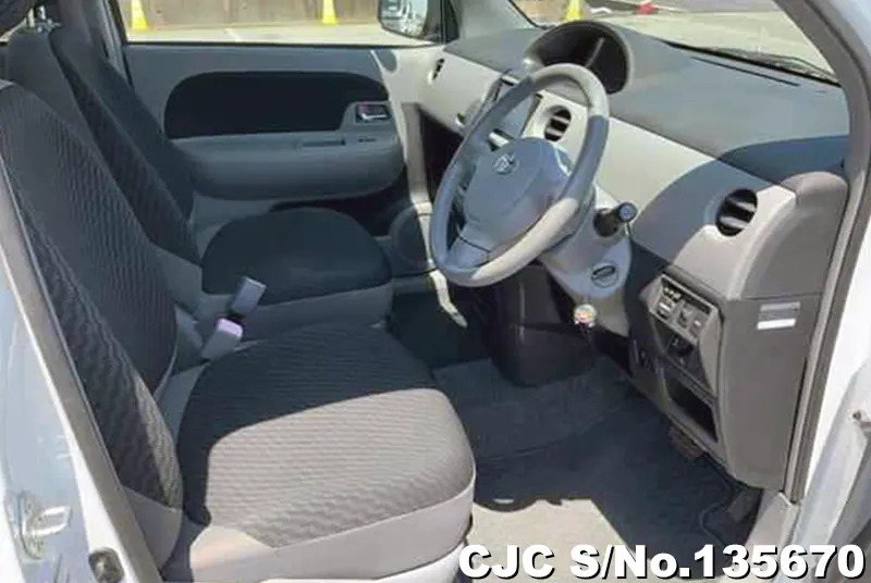 2010 Toyota / Sienta Stock No. 135670