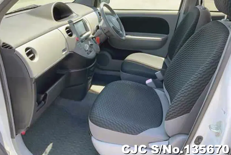 2010 Toyota / Sienta Stock No. 135670