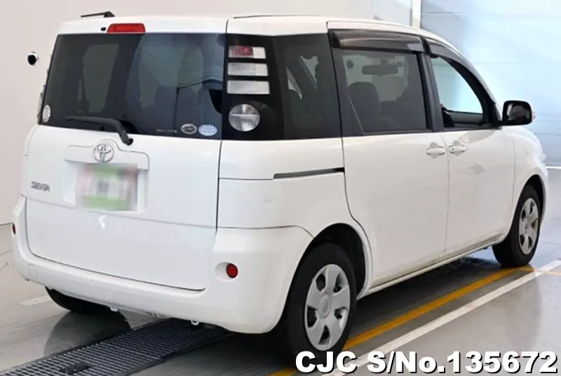 2010 Toyota / Sienta Stock No. 135672