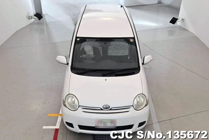 2010 Toyota / Sienta Stock No. 135672
