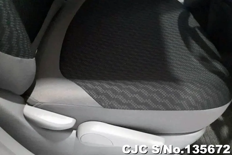 2010 Toyota / Sienta Stock No. 135672