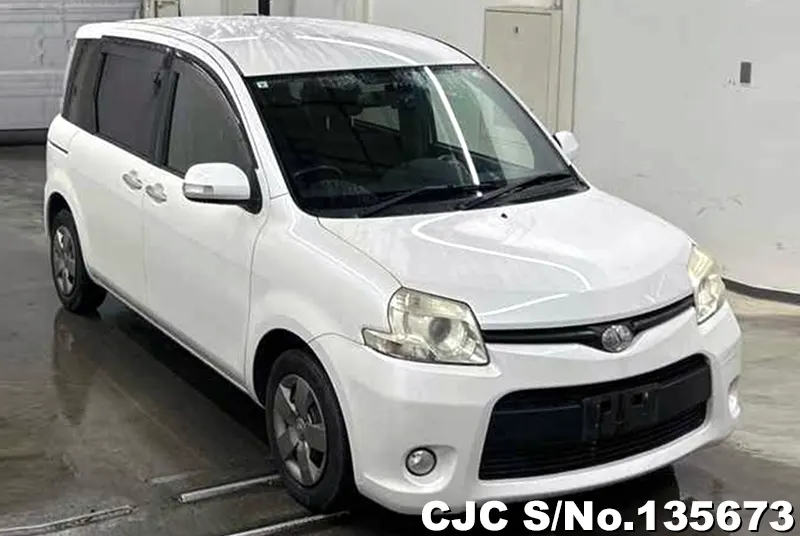 2011 Toyota / Sienta Stock No. 135673