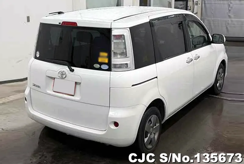 2011 Toyota / Sienta Stock No. 135673