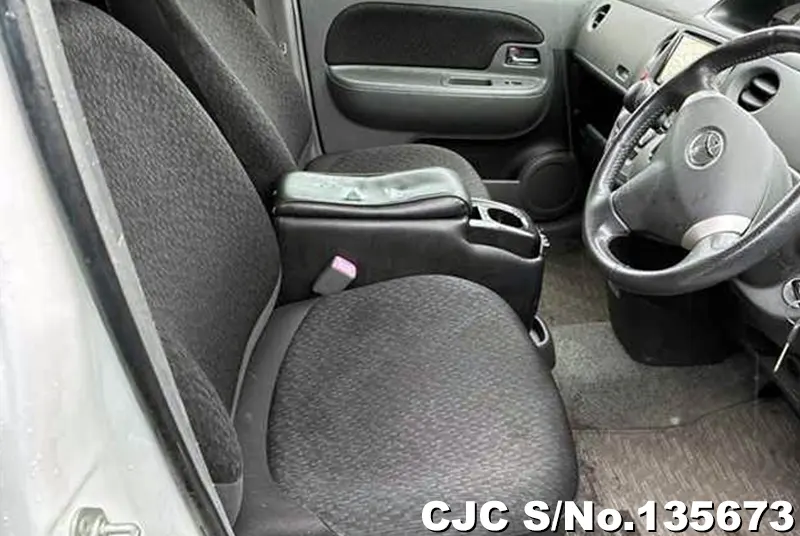 2011 Toyota / Sienta Stock No. 135673