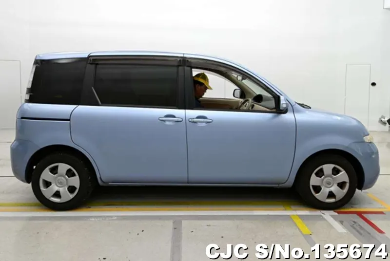 2011 Toyota / Sienta Stock No. 135674