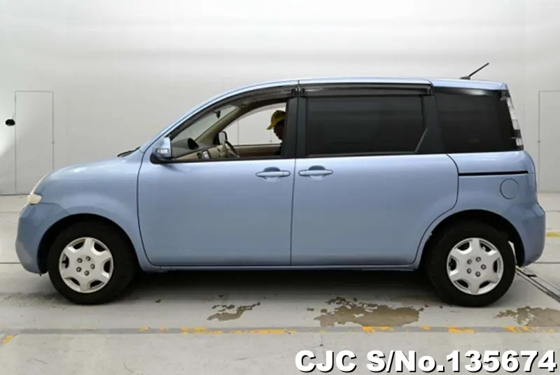 2011 Toyota / Sienta Stock No. 135674
