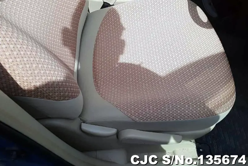 2011 Toyota / Sienta Stock No. 135674